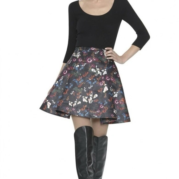 Alice + Olivia Amie Fall Garden Print Dress, fit-and-flare style mini size 4 - Picture 7 of 13